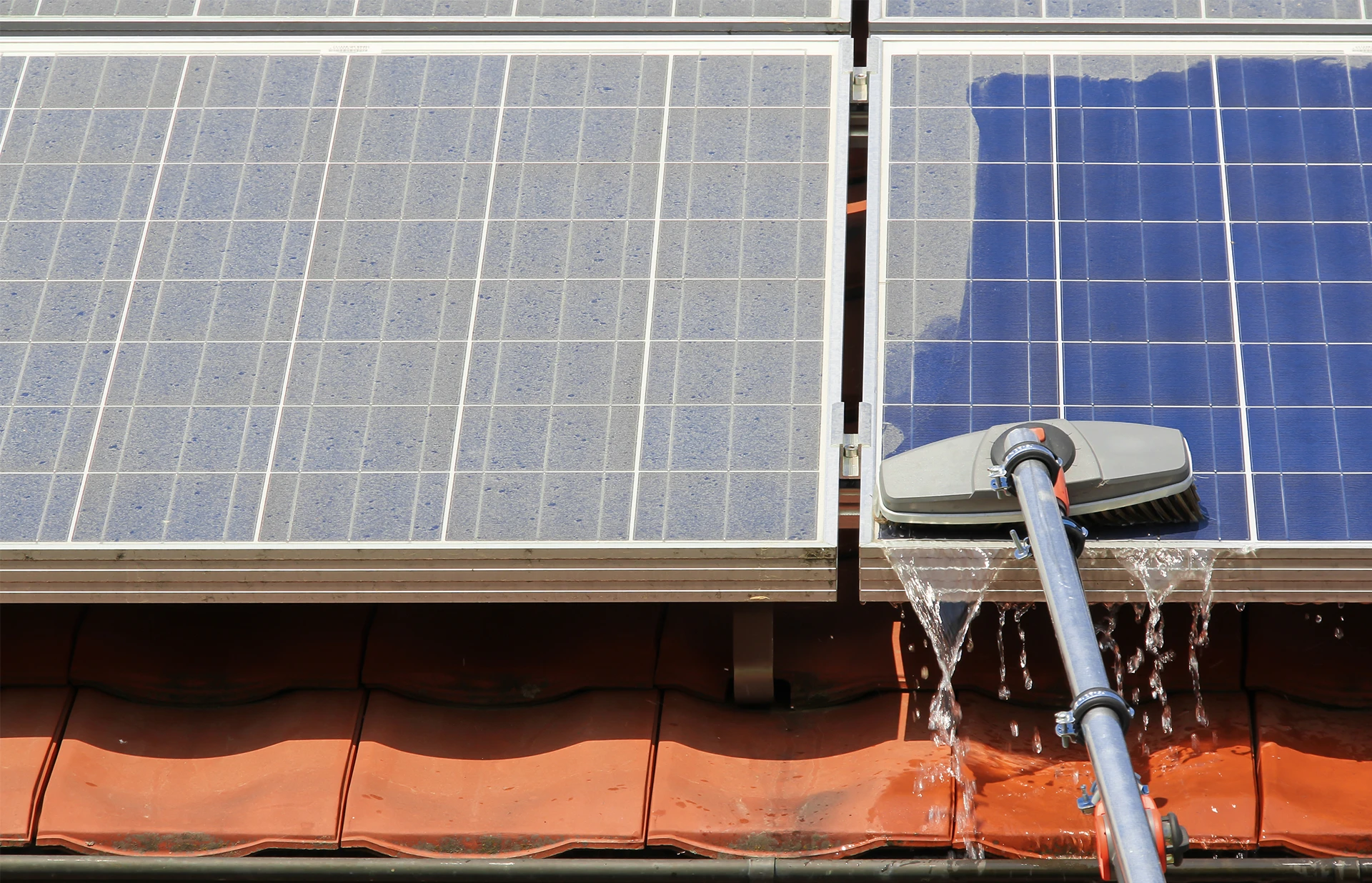 Emil Otto - Reinigung von Solarmodulen auf Dächern